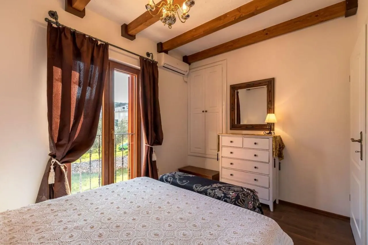 Apartments Villa San Antonio Slatine 0*,